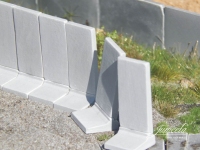 Juweela 28395 - H0 - Betonstützen mit L-Sockel, 260 cm (32 Stück)
